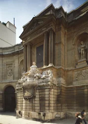 Fuente de las Cuatro Estaciones, parte central mostrando figuras de la ciudad de París, el Sena y el Marne, Rue de Grenelle, París